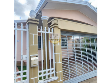 VENTA DE CASA CON LNEA BLANCA EN BRISAS DEL GOLF