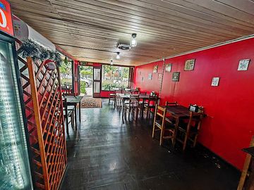 LOCAL COMERCIAL EXCELENTE UBICACION EN LLANQUIHUE