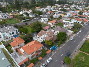 I3 CASA DE VENTA EN CUMBAYA