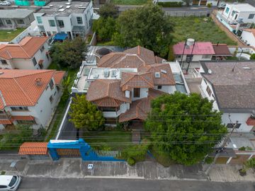 I3 CASA DE VENTA EN CUMBAYA