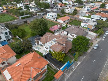 I3 CASA DE VENTA EN CUMBAYA