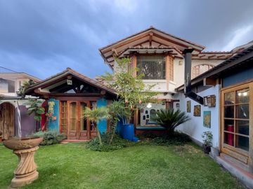 I3 CASA DE VENTA EN CUMBAYA