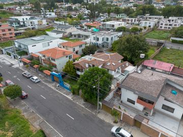 I3 CASA DE VENTA EN CUMBAYA