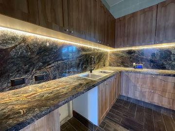 Casa en venta con elevador dentro de privada al norte de Merida