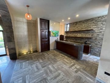 Casa en venta con elevador dentro de privada al norte de Merida