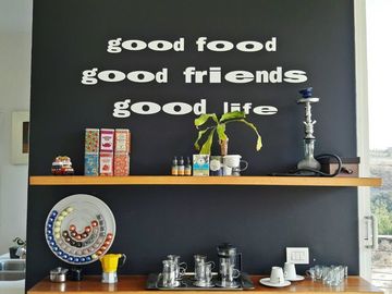 Casa Esquina, excelentes acabados y orientacion