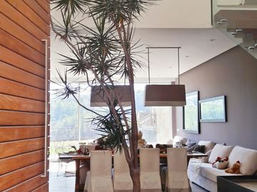 Casa Esquina, excelentes acabados y orientacion