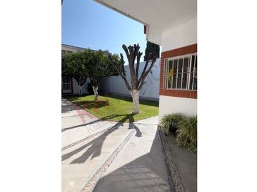 Venta de Casa en Ciudad Lerdo: Gran Tamaño y Encantador Jardín