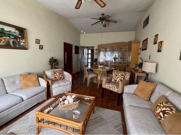 Venta de Casa en Ciudad Lerdo: Gran Tamaño y Encantador Jardín