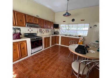 Venta de Casa en Ciudad Lerdo: Gran Tamaño y Encantador Jardín