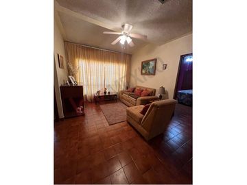 Venta de Casa en Ciudad Lerdo: Gran Tamaño y Encantador Jardín
