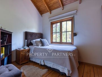 Casa 7 dormitorios en 1300 m2 de terreno, gran quincho y piscina Avenida Central/Las Nalcas Norte, Lo Cañas