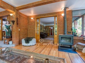 Casa 7 dormitorios en 1300 m2 de terreno, gran quincho y piscina Avenida Central/Las Nalcas Norte, Lo Cañas