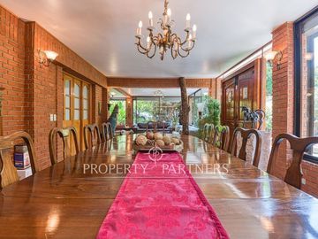 Casa 7 dormitorios en 1300 m2 de terreno, gran quincho y piscina Avenida Central/Las Nalcas Norte, Lo Cañas