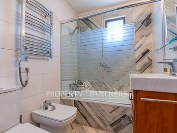 Casa 7 dormitorios en 1300 m2 de terreno, gran quincho y piscina Avenida Central/Las Nalcas Norte, Lo Cañas
