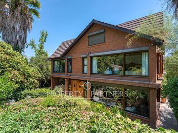 Casa 7 dormitorios en 1300 m2 de terreno, gran quincho y piscina Avenida Central/Las Nalcas Norte, Lo Cañas