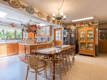 Casa 7 dormitorios en 1300 m2 de terreno, gran quincho y piscina Avenida Central/Las Nalcas Norte, Lo Cañas