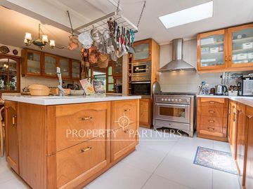 Casa 7 dormitorios en 1300 m2 de terreno, gran quincho y piscina Avenida Central/Las Nalcas Norte, Lo Cañas