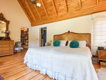 Casa 7 dormitorios en 1300 m2 de terreno, gran quincho y piscina Avenida Central/Las Nalcas Norte, Lo Cañas