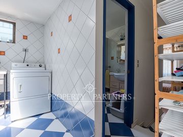 Casa 7 dormitorios en 1300 m2 de terreno, gran quincho y piscina Avenida Central/Las Nalcas Norte, Lo Cañas