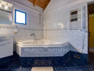 Casa 7 dormitorios en 1300 m2 de terreno, gran quincho y piscina Avenida Central/Las Nalcas Norte, Lo Cañas