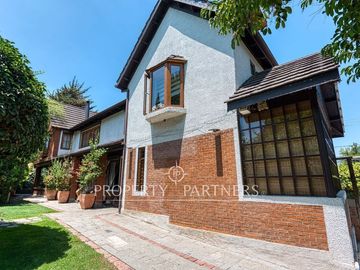 Casa 7 dormitorios en 1300 m2 de terreno, gran quincho y piscina Avenida Central/Las Nalcas Norte, Lo Cañas