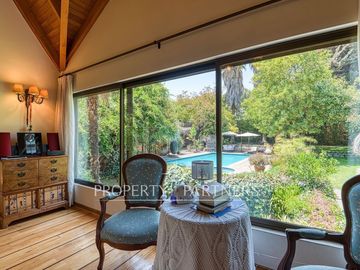 Casa 7 dormitorios en 1300 m2 de terreno, gran quincho y piscina Avenida Central/Las Nalcas Norte, Lo Cañas