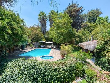 Casa 7 dormitorios en 1300 m2 de terreno, gran quincho y piscina Avenida Central/Las Nalcas Norte, Lo Cañas