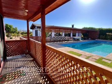 Hermosa Casa de Campo en parcela de 1 ha. en La foresta de Zapallar.