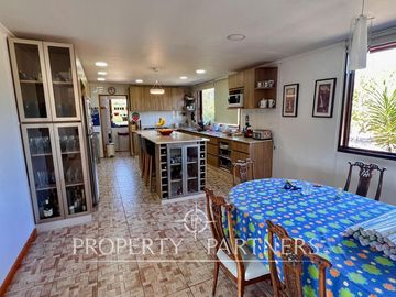Hermosa Casa de Campo en parcela de 1 ha. en La foresta de Zapallar.