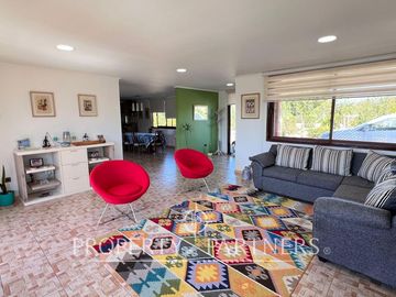 Hermosa Casa de Campo en parcela de 1 ha. en La foresta de Zapallar.