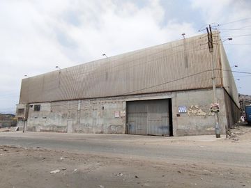 Amplio Local Industrial con Frente a Av. Pedro Huillca en Villa el Salvador