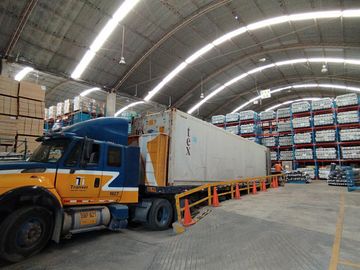 Amplio Local Industrial con Frente a Av. Pedro Huillca en Villa el Salvador