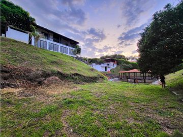 Casa campestre en condominio para la venta en la siria, Pereira!!!