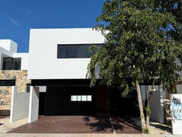 Venta de casa con 3 habitaciones en Residencial Praderas del Mayab
