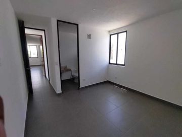 Venta de casa con recámara en planta baja en Praderas del Mayab
