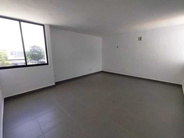 Venta de casa con recámara en planta baja en Praderas del Mayab