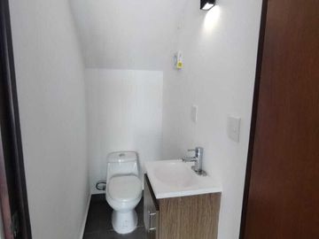 Venta de casa con recámara en planta baja en Praderas del Mayab