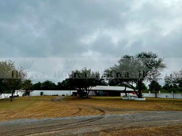 QUINTA Y RANCHO GANADERO Y DE SIEMBRA EN CORREDOR CADEREYTA-ALLENDE