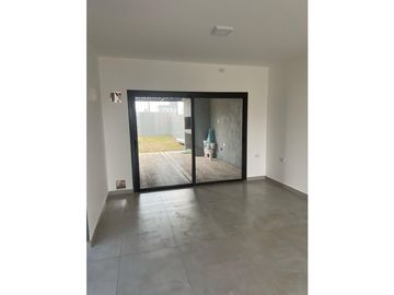 VENTA CASA 3 DORMITORIOS EN 1 SOLA PLANTA EN DOCTA CORDOBA