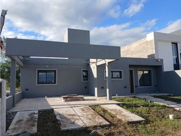 VENTA CASA 3 DORMITORIOS EN 1 SOLA PLANTA EN DOCTA CORDOBA