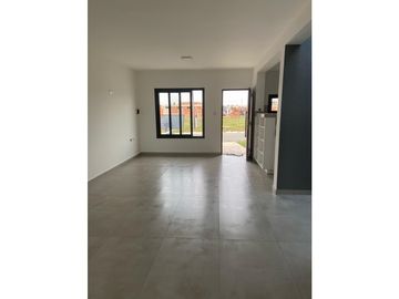 VENTA CASA 3 DORMITORIOS EN 1 SOLA PLANTA EN DOCTA CORDOBA