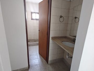 DUPLEX COMPLEJO INTERNO EN VENTA CALLE LAPRIDA AL 700