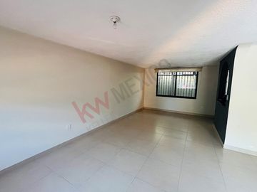 CASA EN VENTA EN COLONIA PRADOS DEL TECNOLOGICO A MIN. DEL TEC DE MONTERREY EN PRIVADA