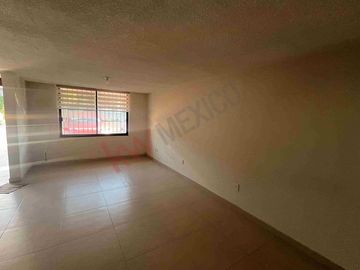 CASA EN VENTA EN COLONIA PRADOS DEL TECNOLOGICO A MIN. DEL TEC DE MONTERREY EN PRIVADA