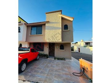 CASA EN VENTA EN COLONIA PRADOS DEL TECNOLOGICO A MIN. DEL TEC DE MONTERREY EN PRIVADA