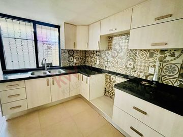 CASA EN VENTA EN COLONIA PRADOS DEL TECNOLOGICO A MIN. DEL TEC DE MONTERREY EN PRIVADA