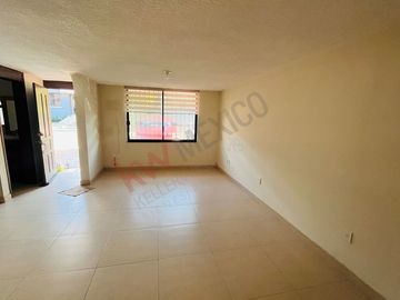 CASA EN VENTA EN COLONIA PRADOS DEL TECNOLOGICO A MIN. DEL TEC DE MONTERREY EN PRIVADA