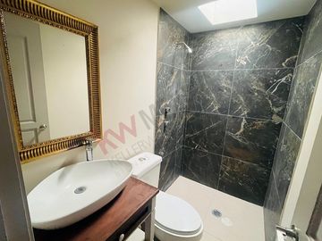 CASA EN VENTA EN COLONIA PRADOS DEL TECNOLOGICO A MIN. DEL TEC DE MONTERREY EN PRIVADA