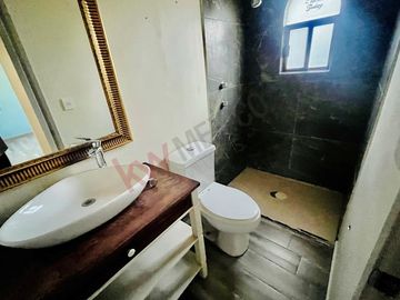 CASA EN VENTA EN COLONIA PRADOS DEL TECNOLOGICO A MIN. DEL TEC DE MONTERREY EN PRIVADA